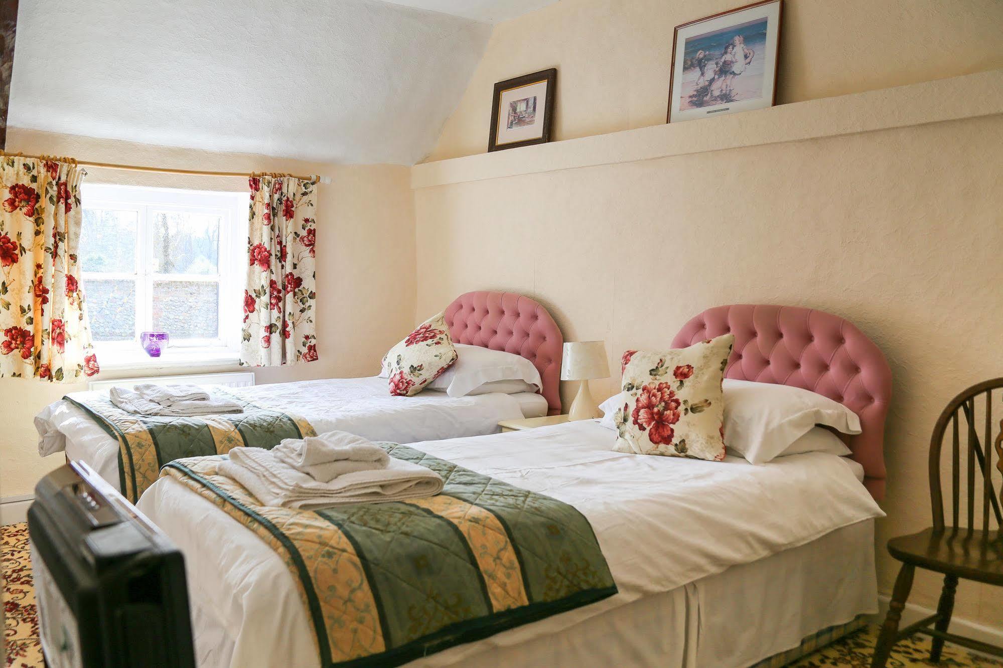 The Crown Inn Gayton  Exteriér fotografie