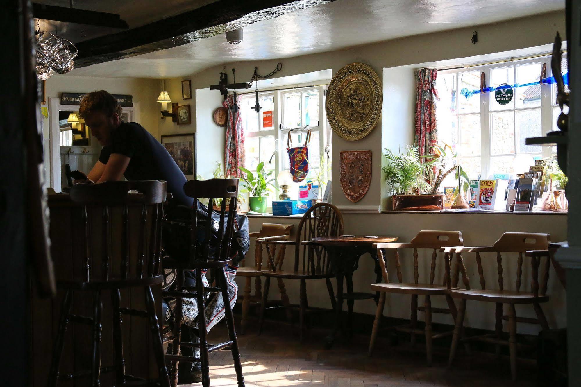 The Crown Inn Gayton  Exteriér fotografie